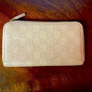 Gucci lavender zippy wallet